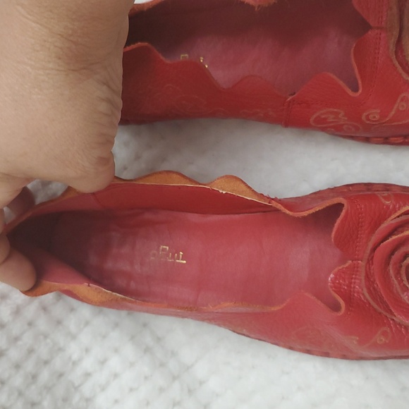 Tuo Rui Red leather ballet flat shoes with rosette,flexible lug sole, Sz.9 - Picture 5 of 16